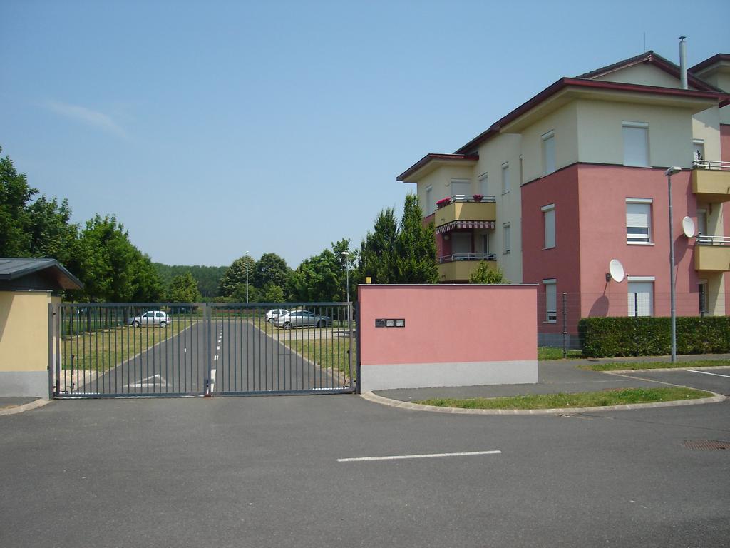 Csabai Apartman Bük Rum bild